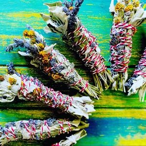 Bundle of 8 sage sticks from the Arizona desert !